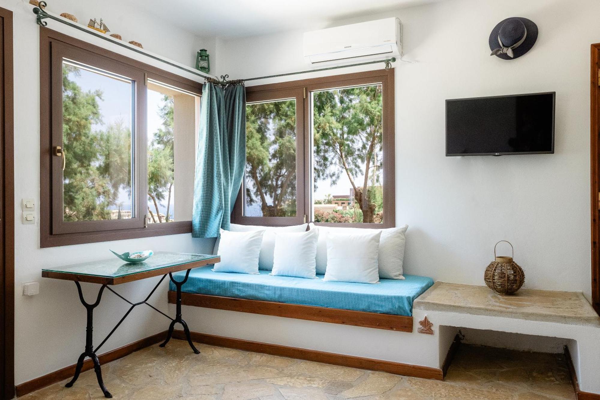 Iliatoras Aparthotel Agia Pelagia  Exterior photo
