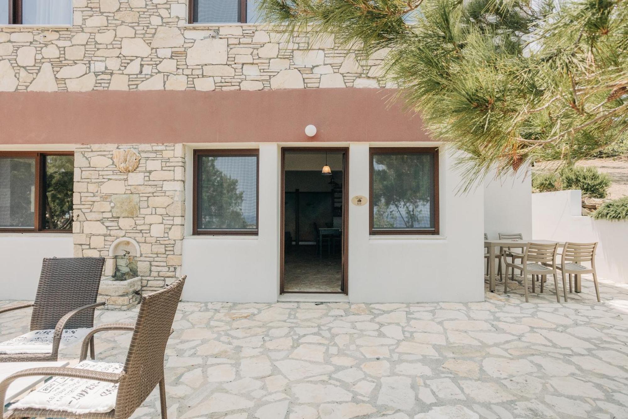 Iliatoras Aparthotel Agia Pelagia  Exterior photo