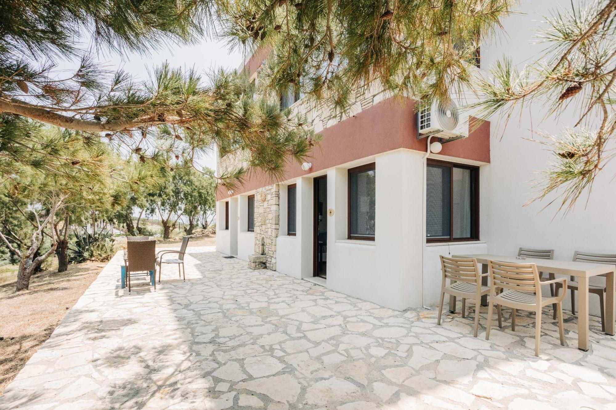 Iliatoras Aparthotel Agia Pelagia  Exterior photo