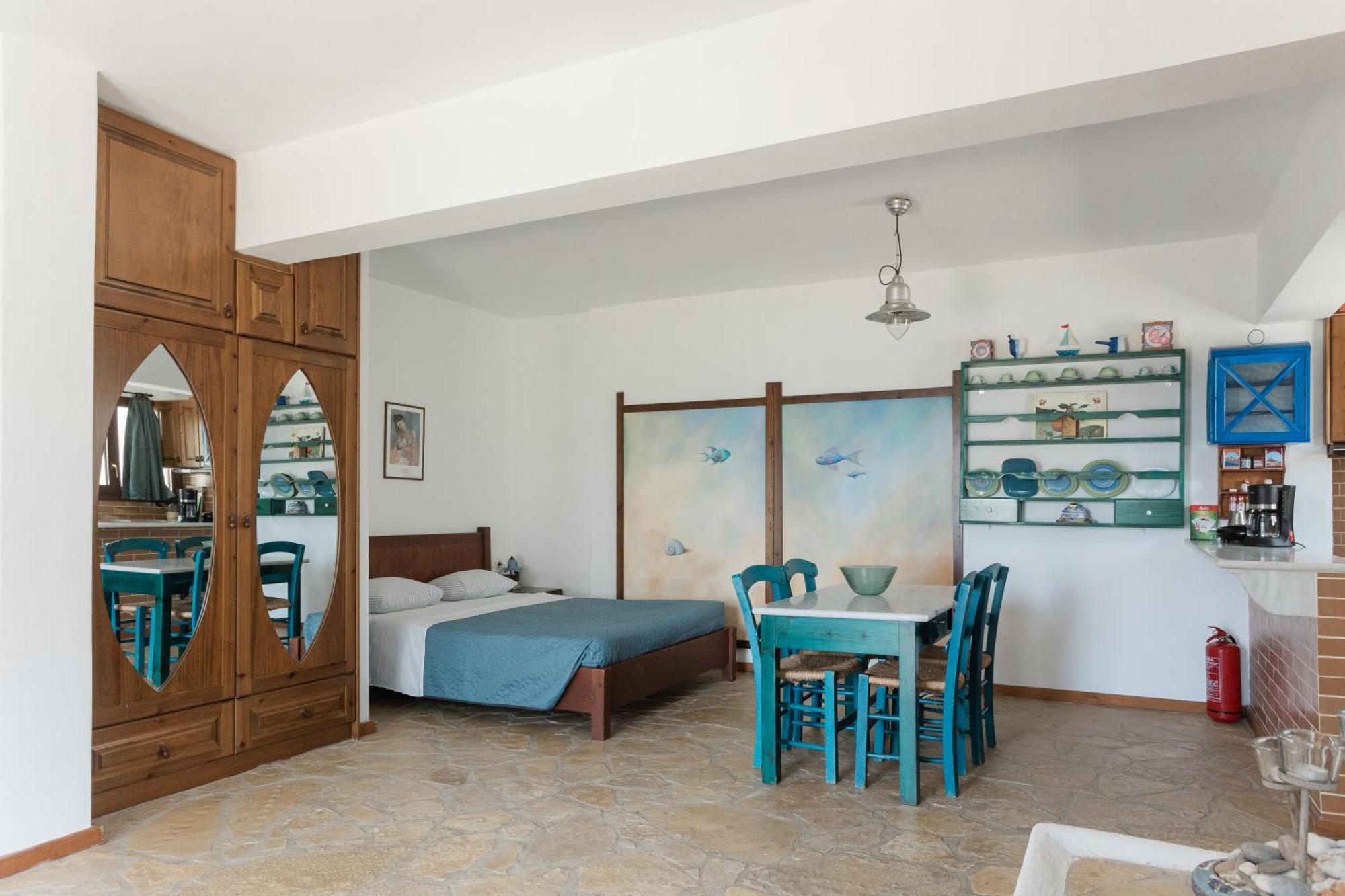 Iliatoras Aparthotel Agia Pelagia  Exterior photo